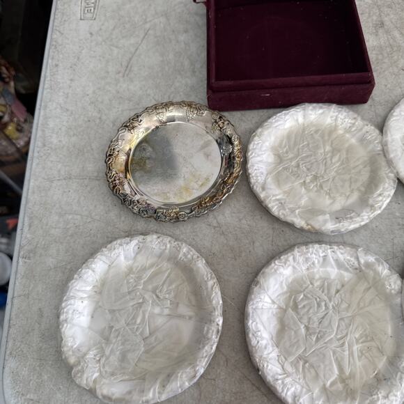 Vintage Classic Silver Collection by Crea Milano 6 Coaster Set in Velvet Case - Picture 2 of 8